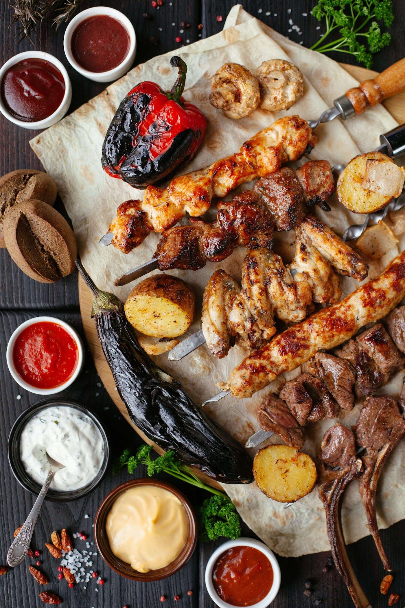 Sfeerbeeld van een groepsbarbecue